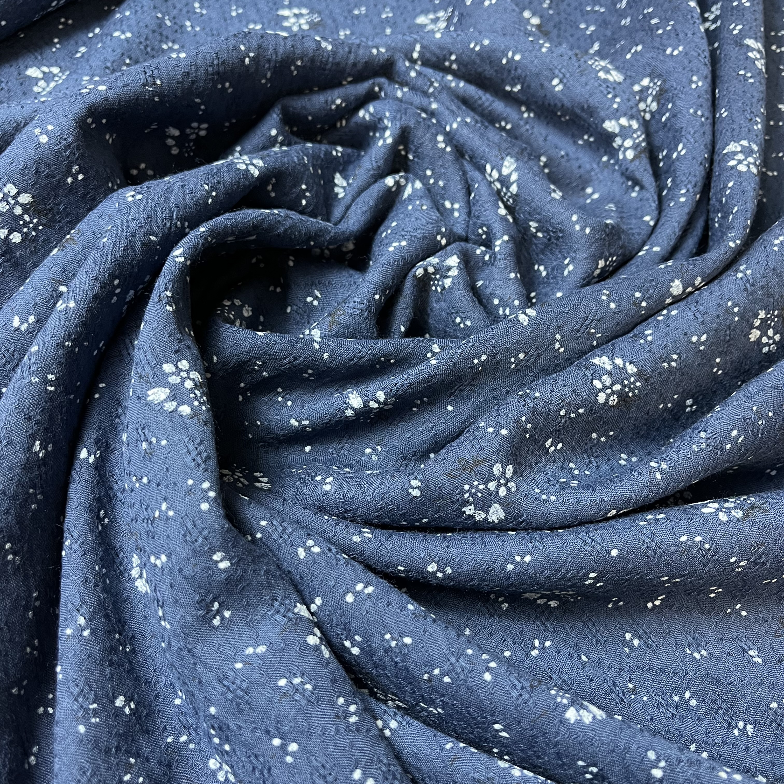 Fáèové - Bílé kytièky na tmavì modré - zvìtšit obrázek